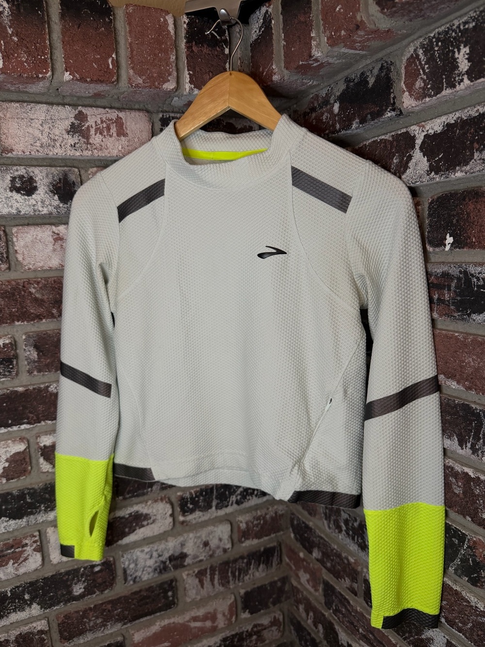 Brooks Carbonite Ice Grey/Nightlife Reflective Strips Long Sleeve Running Top